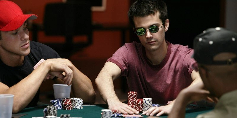 Quản lý bankroll là kinh nghiệm chơi Stud Poker khá quan trọng 